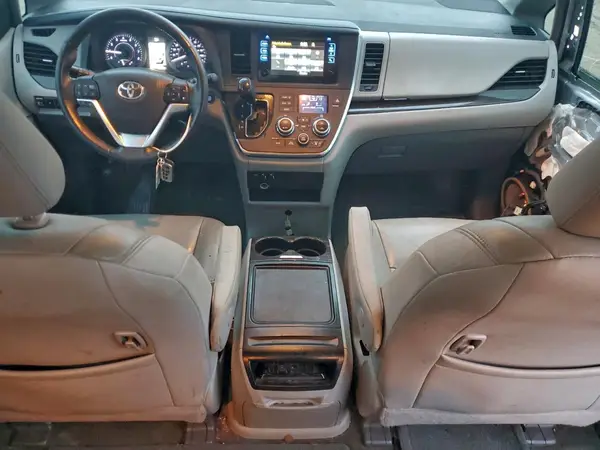 5TDYZ3DC8HS789294 2017 TOYOTA SIENNA - Image 8