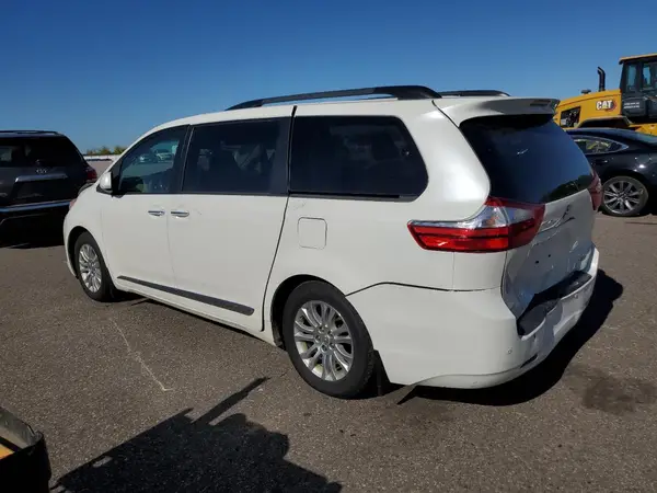 5TDYZ3DC8HS789988 2017 TOYOTA SIENNA - Image 2