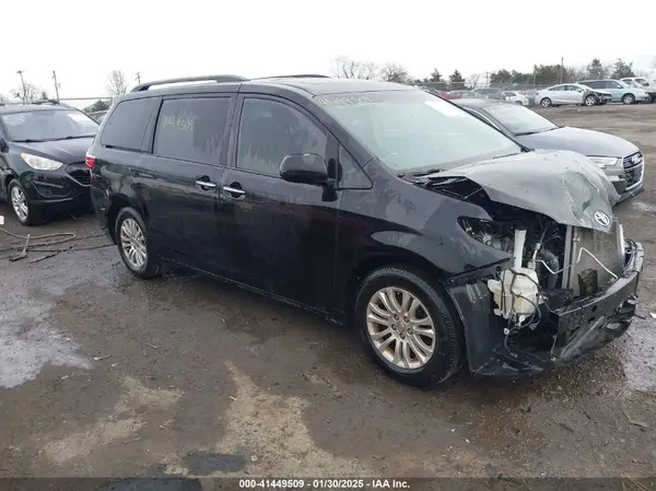 5TDYZ3DC8HS790851 2017 TOYOTA SIENNA - Image 1