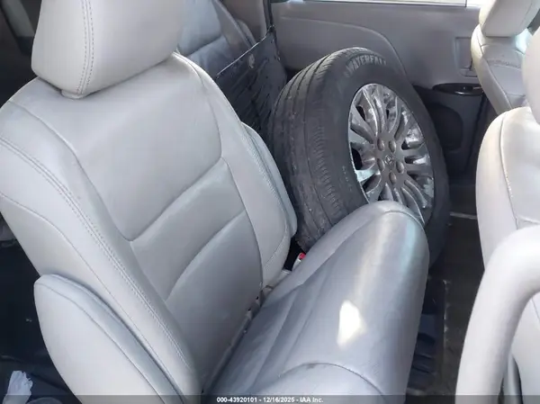 5TDYZ3DC8HS791384 2017 TOYOTA SIENNA - Image 8