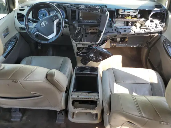 5TDYZ3DC8HS794687 2017 TOYOTA SIENNA - Image 8