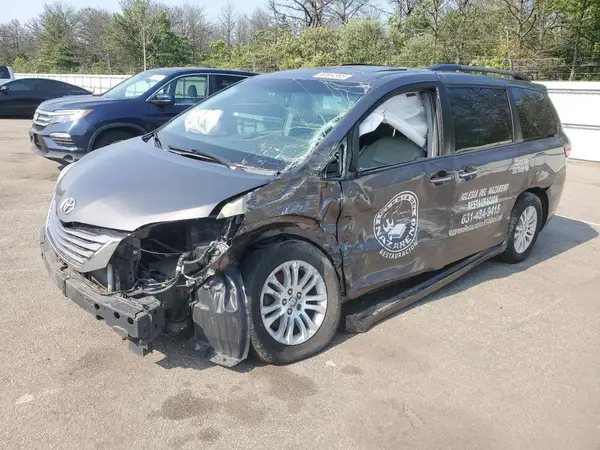 5TDYZ3DC8HS795841 2017 TOYOTA SIENNA - Image 1