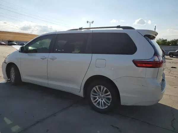 5TDYZ3DC8HS796505 2017 TOYOTA SIENNA - Image 2