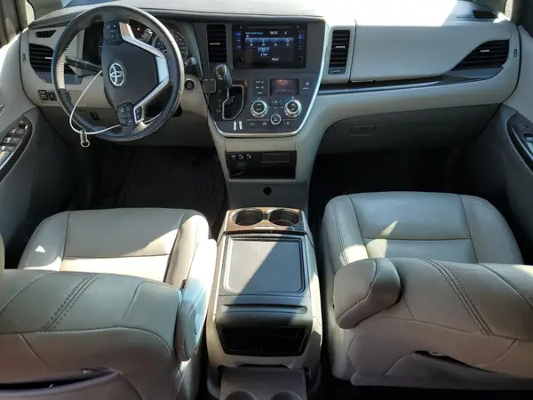 5TDYZ3DC8HS796505 2017 TOYOTA SIENNA - Image 8