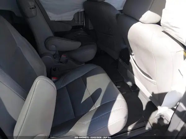 5TDYZ3DC8HS799260 2017 TOYOTA SIENNA - Image 8