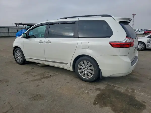 5TDYZ3DC8HS800214 2017 TOYOTA SIENNA - Image 2