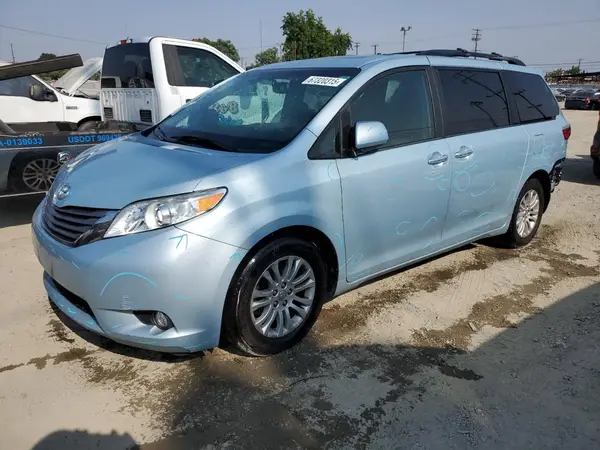 5TDYZ3DC8HS800648 2017 TOYOTA SIENNA - Image 1