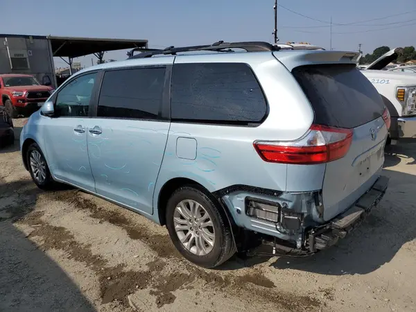 5TDYZ3DC8HS800648 2017 TOYOTA SIENNA - Image 2
