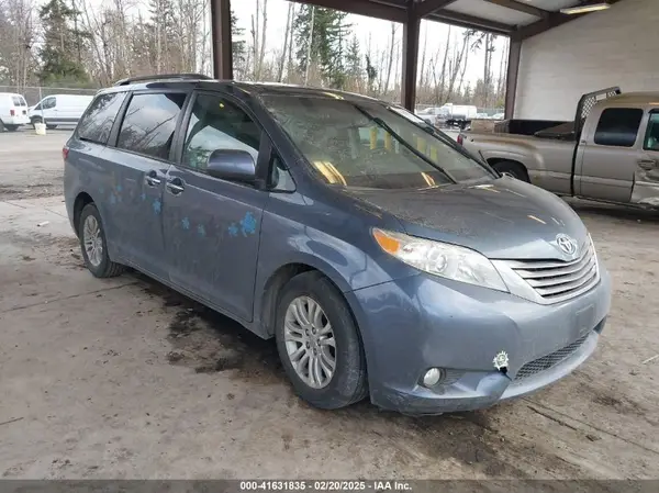 5TDYZ3DC8HS801928 2017 TOYOTA SIENNA - Image 1