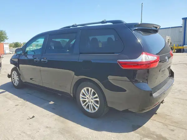 5TDYZ3DC8HS802254 2017 TOYOTA SIENNA - Image 2