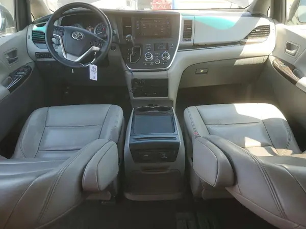 5TDYZ3DC8HS802254 2017 TOYOTA SIENNA - Image 8