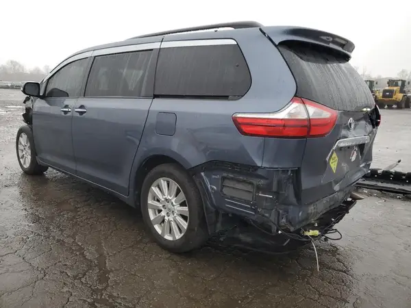 5TDYZ3DC8HS812637 2017 TOYOTA SIENNA - Image 2