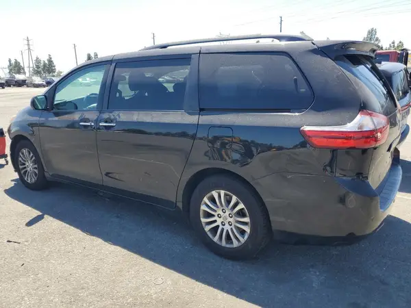 5TDYZ3DC8HS813027 2017 TOYOTA SIENNA - Image 2