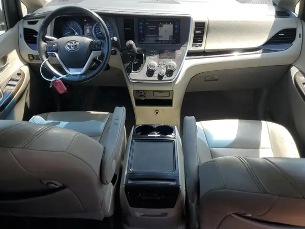 5TDYZ3DC8HS813027 2017 TOYOTA SIENNA - Image 8