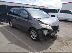 5TDYZ3DC8HS815585 2017 TOYOTA SIENNA