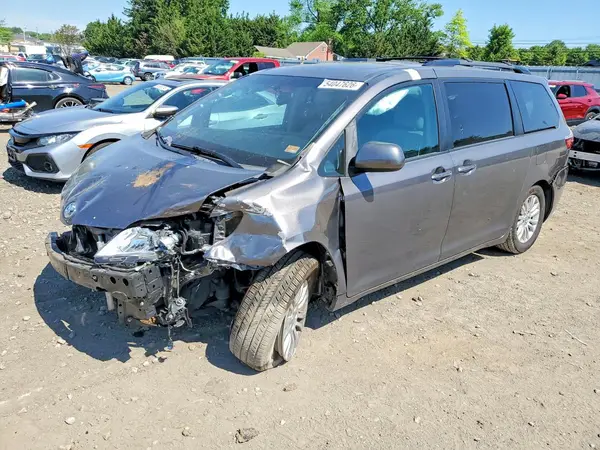5TDYZ3DC8HS820138 2017 TOYOTA SIENNA - Image 1