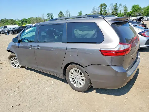5TDYZ3DC8HS820138 2017 TOYOTA SIENNA - Image 2
