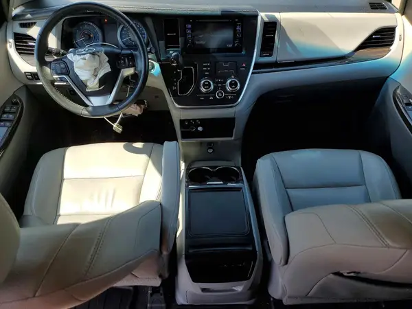 5TDYZ3DC8HS820138 2017 TOYOTA SIENNA - Image 8