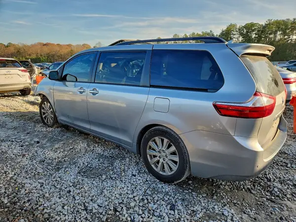 5TDYZ3DC8HS824805 2017 TOYOTA SIENNA - Image 2