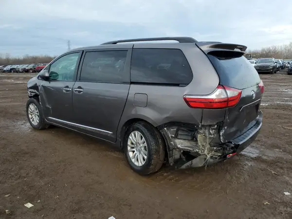 5TDYZ3DC8HS827798 2017 TOYOTA SIENNA - Image 2