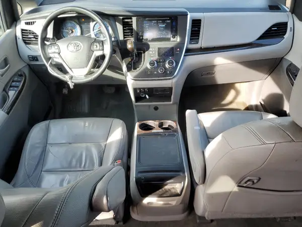5TDYZ3DC8HS827798 2017 TOYOTA SIENNA - Image 8