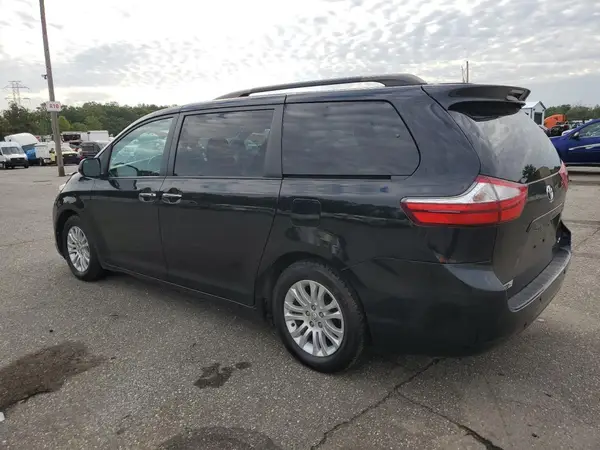 5TDYZ3DC8HS830233 2017 TOYOTA SIENNA - Image 2
