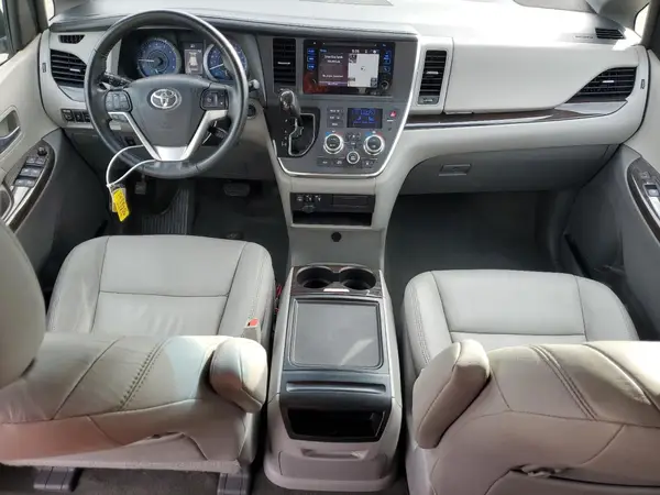 5TDYZ3DC8HS830233 2017 TOYOTA SIENNA - Image 8