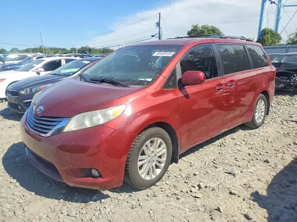 5TDYZ3DC8HS831575 2017 TOYOTA SIENNA - Image 1