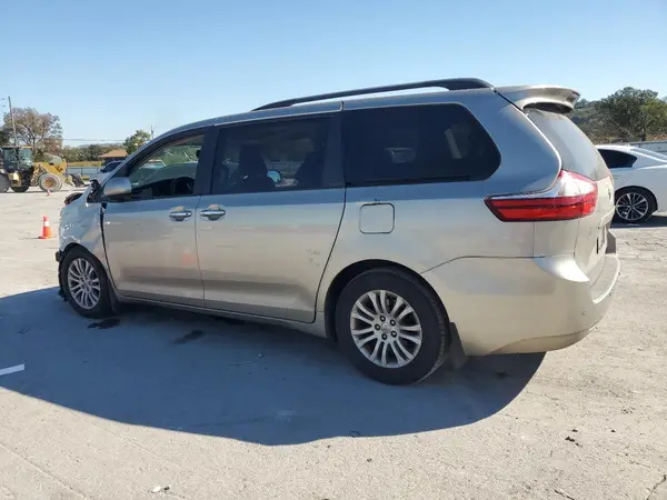 5TDYZ3DC8HS831687 2017 TOYOTA SIENNA - Image 2