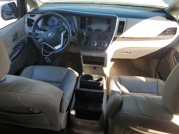5TDYZ3DC8HS831687 2017 TOYOTA SIENNA - Image 8