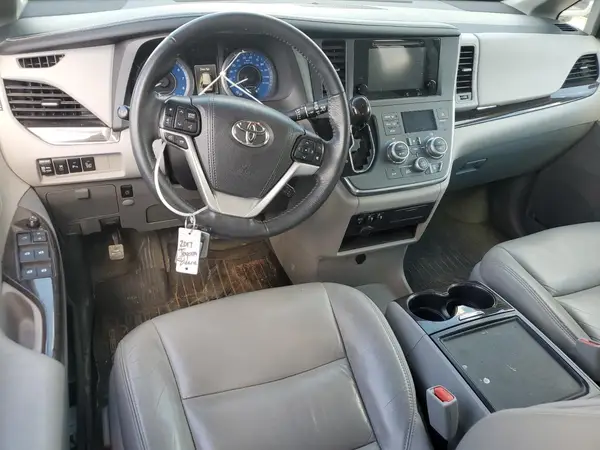 5TDYZ3DC8HS832774 2017 TOYOTA SIENNA - Image 8