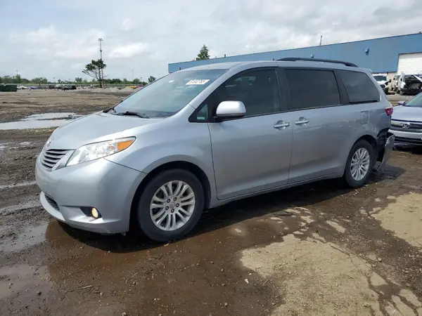 5TDYZ3DC8HS834900 2017 TOYOTA SIENNA - Image 1