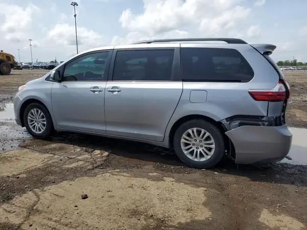 5TDYZ3DC8HS834900 2017 TOYOTA SIENNA - Image 2