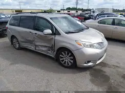5TDYZ3DC8HS834945 2017 TOYOTA SIENNA