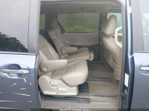 5TDYZ3DC8HS836596 2017 TOYOTA SIENNA - Image 8