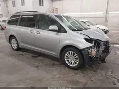 5TDYZ3DC8HS837859 2017 TOYOTA SIENNA