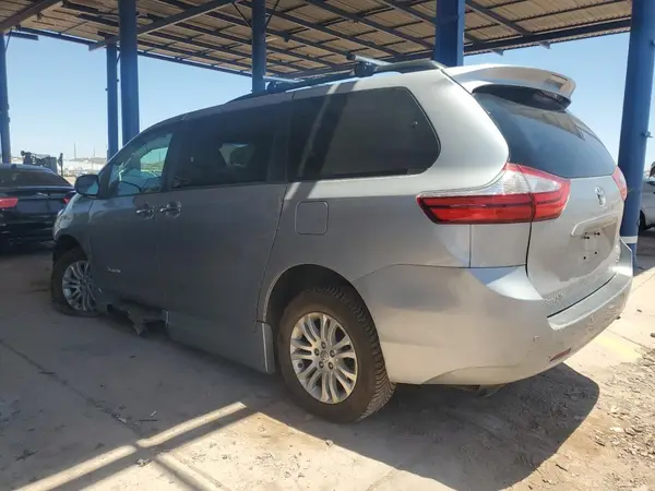 5TDYZ3DC8HS838428 2017 TOYOTA SIENNA - Image 2