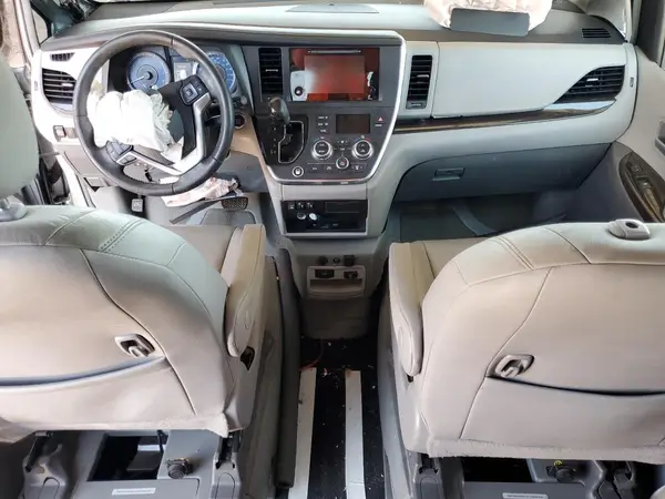 5TDYZ3DC8HS838428 2017 TOYOTA SIENNA - Image 8