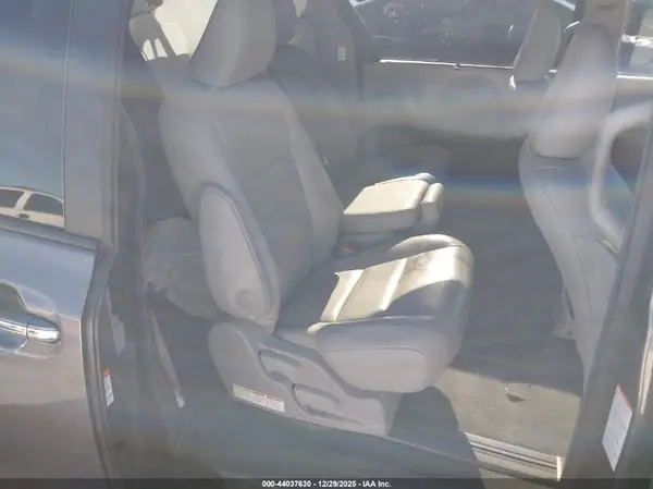 5TDYZ3DC8HS842219 2017 TOYOTA SIENNA - Image 8