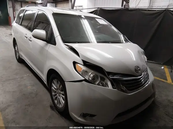 5TDYZ3DC8HS844083 2017 TOYOTA SIENNA