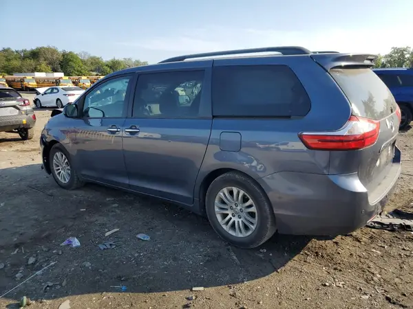 5TDYZ3DC8HS844780 2017 TOYOTA SIENNA - Image 2