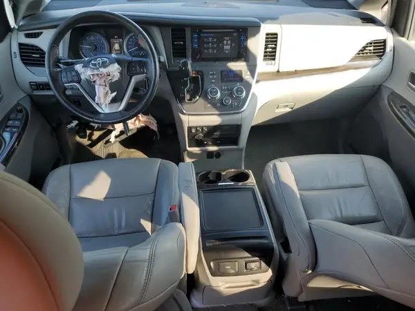 5TDYZ3DC8HS844780 2017 TOYOTA SIENNA - Image 8