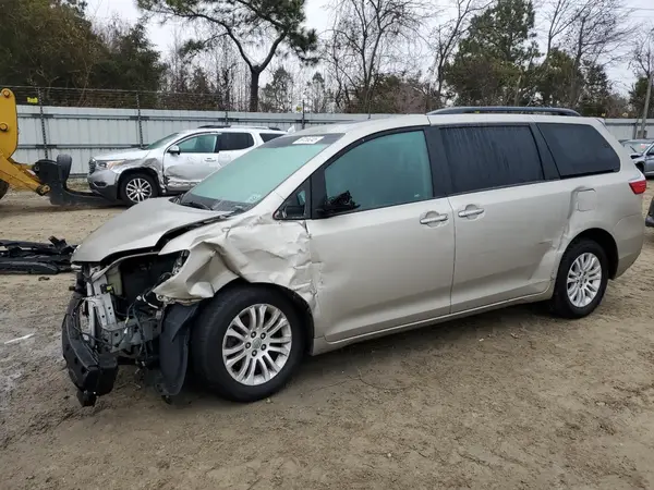 5TDYZ3DC8HS847002 2017 TOYOTA SIENNA - Image 1