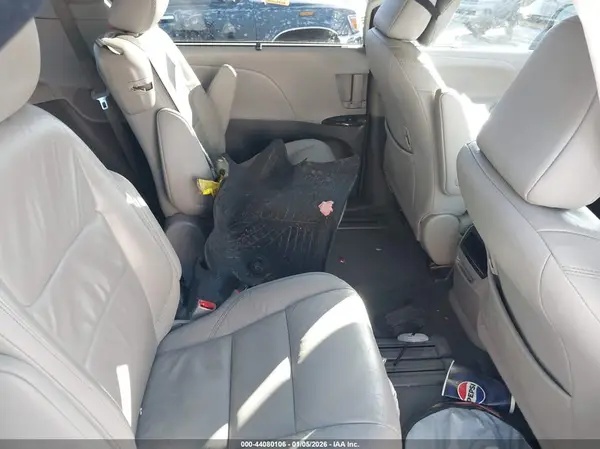 5TDYZ3DC8HS848201 2017 TOYOTA SIENNA - Image 8