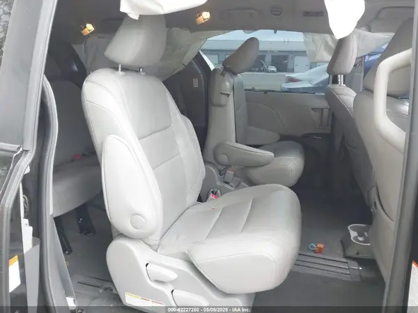 5TDYZ3DC8HS849395 2017 TOYOTA SIENNA - Image 8