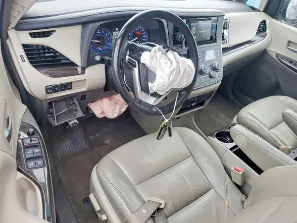 5TDYZ3DC8HS850885 2017 TOYOTA SIENNA - Image 8