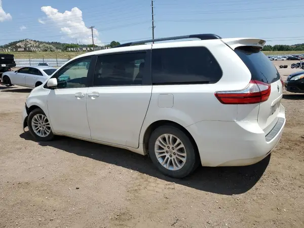5TDYZ3DC8HS856542 2017 TOYOTA SIENNA - Image 2