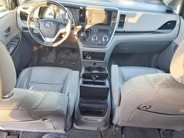 5TDYZ3DC8HS856914 2017 TOYOTA SIENNA - Image 8