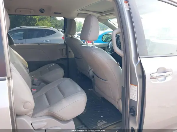 5TDYZ3DC8HS861398 2017 TOYOTA SIENNA - Image 8