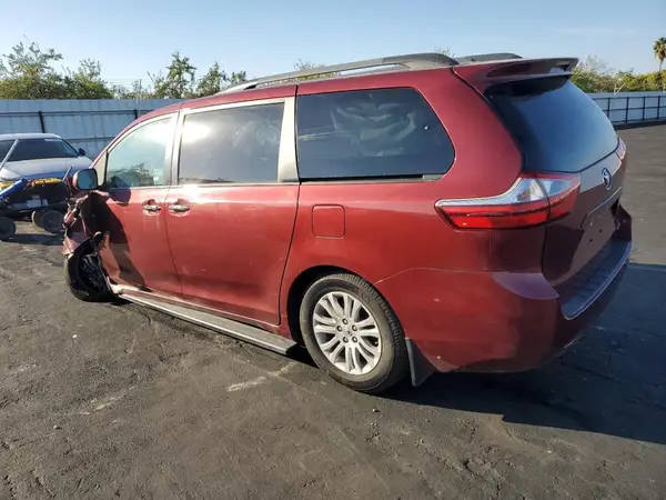 5TDYZ3DC8HS863183 2017 TOYOTA SIENNA - Image 2